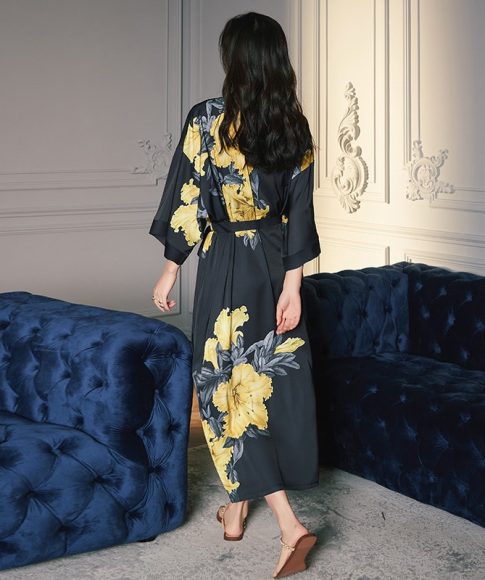peignoir-kimono-japonais-long-en-satin-noir-a-motifs-floraux-jaunes-pour-femmes-1.jpeg