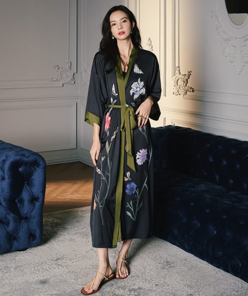 peignoir-kimono-japonais-long-en-satin-noir-a-motifs-floraux-pour-femmes-1.jpeg