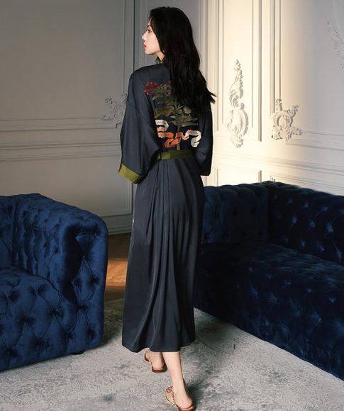 peignoir-kimono-japonais-long-en-satin-noir-a-motifs-floraux-pour-femmes-2.jpeg