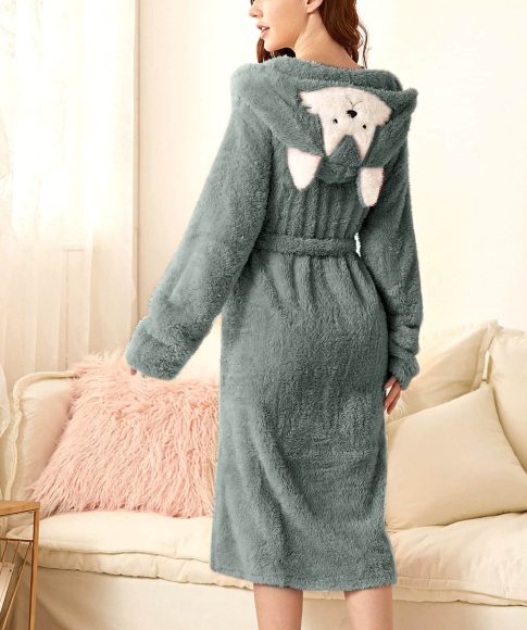 robe-de-chambre-femme-longue-avec-capuche-a-oreilles-de-lapin-5